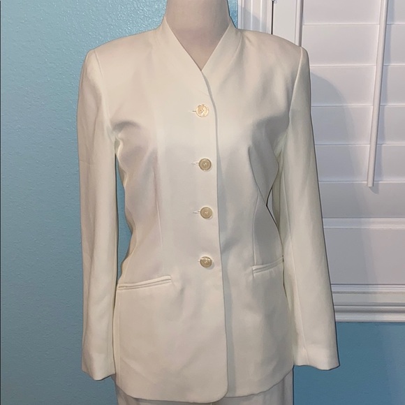 Hugo Buscati collection eggshell color pantsuit - Picture 2 of 6
